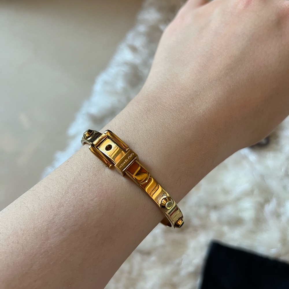 MICHAEL KORS Gold Studded Buckle Bracelet